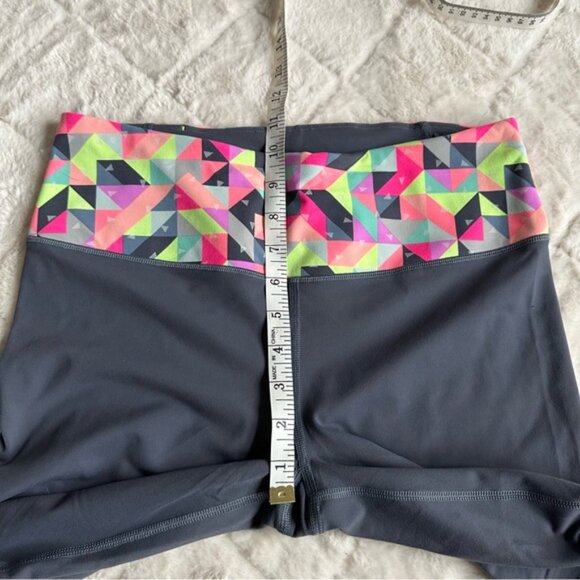 Victoria's Secret VSX | Rainbow Geometric Knockout Capris | Size Medium - Picture 12 of 12